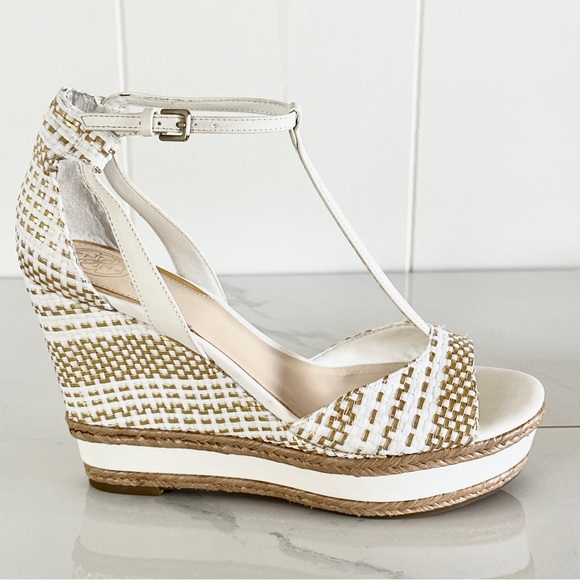 Guess Gace Platform Wedge Sandal 10 Metallic Gold and White Woven T-Straps - Picture 2 of 13